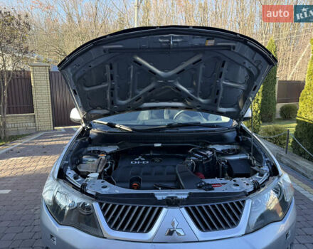 Серый Мицубиси Аутлендер, объемом двигателя 2 л и пробегом 268 тыс. км за 8950 $, фото 38 на Automoto.ua