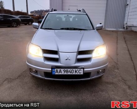 Серый Мицубиси Аутлендер, объемом двигателя 2 л и пробегом 198 тыс. км за 7700 $, фото 2 на Automoto.ua