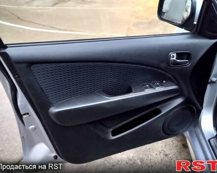 Серый Мицубиси Аутлендер, объемом двигателя 2 л и пробегом 198 тыс. км за 7700 $, фото 7 на Automoto.ua