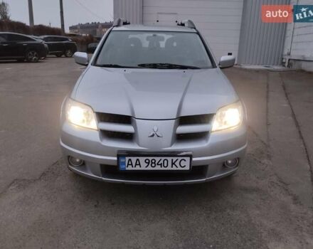 Сірий Міцубісі Аутлендер, об'ємом двигуна 2 л та пробігом 199 тис. км за 7600 $, фото 2 на Automoto.ua