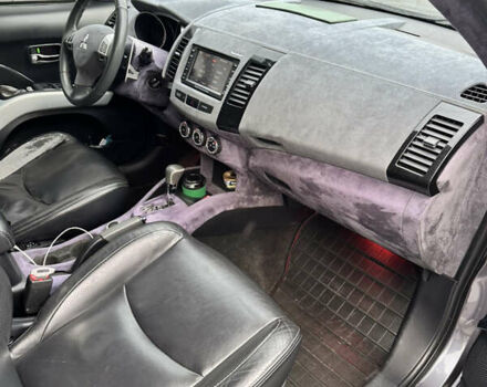 Серый Мицубиси Аутлендер, объемом двигателя 3 л и пробегом 279 тыс. км за 11300 $, фото 18 на Automoto.ua