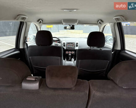 Серый Мицубиси Аутлендер, объемом двигателя 2.2 л и пробегом 162 тыс. км за 10000 $, фото 48 на Automoto.ua