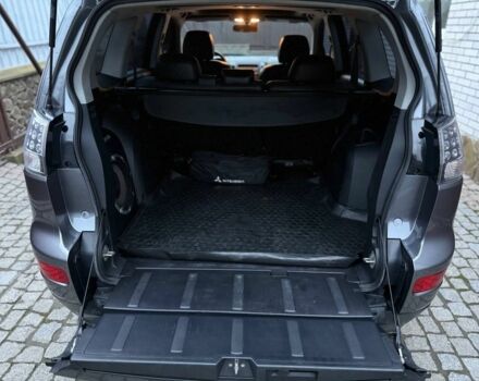 Серый Мицубиси Аутлендер, объемом двигателя 3 л и пробегом 132 тыс. км за 9600 $, фото 6 на Automoto.ua