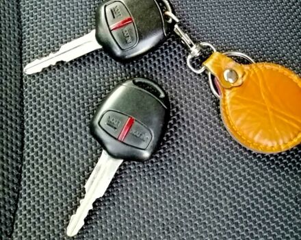 Серый Мицубиси Аутлендер, объемом двигателя 2.2 л и пробегом 247 тыс. км за 10500 $, фото 7 на Automoto.ua