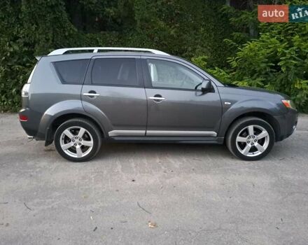 Серый Мицубиси Аутлендер, объемом двигателя 2 л и пробегом 275 тыс. км за 8000 $, фото 4 на Automoto.ua