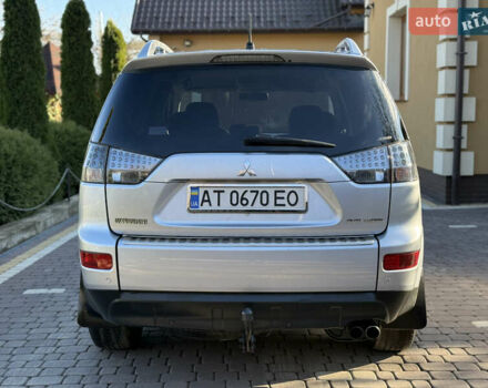 Серый Мицубиси Аутлендер, объемом двигателя 2 л и пробегом 268 тыс. км за 8950 $, фото 5 на Automoto.ua