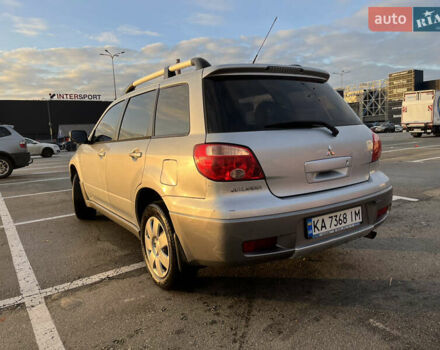 Серый Мицубиси Аутлендер, объемом двигателя 2 л и пробегом 138 тыс. км за 7000 $, фото 4 на Automoto.ua