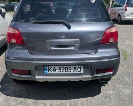 Сірий Міцубісі Аутлендер, об'ємом двигуна 2 л та пробігом 300 тис. км за 7200 $, фото 1 на Automoto.ua