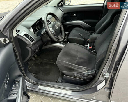 Серый Мицубиси Аутлендер, объемом двигателя 2.2 л и пробегом 162 тыс. км за 10000 $, фото 29 на Automoto.ua