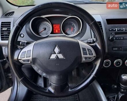 Серый Мицубиси Аутлендер, объемом двигателя 2 л и пробегом 275 тыс. км за 8000 $, фото 10 на Automoto.ua