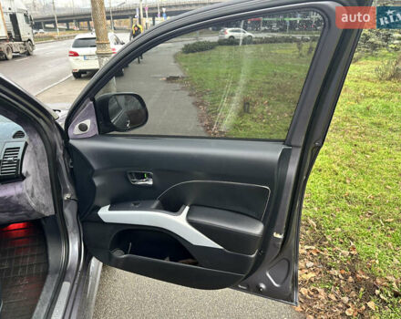 Серый Мицубиси Аутлендер, объемом двигателя 3 л и пробегом 279 тыс. км за 11300 $, фото 17 на Automoto.ua