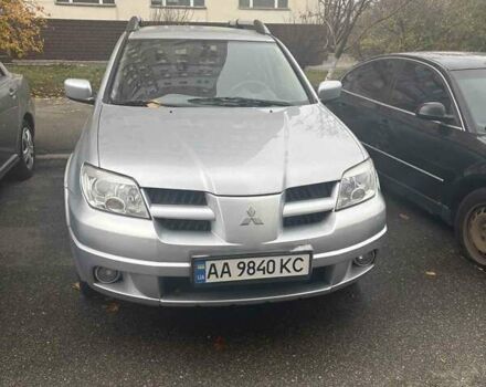 Сірий Міцубісі Аутлендер, об'ємом двигуна 2 л та пробігом 199 тис. км за 7600 $, фото 3 на Automoto.ua