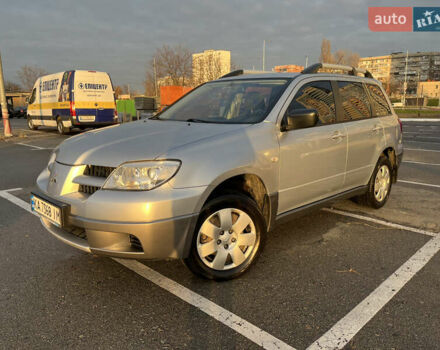 Серый Мицубиси Аутлендер, объемом двигателя 2 л и пробегом 138 тыс. км за 7000 $, фото 2 на Automoto.ua