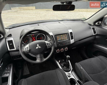 Серый Мицубиси Аутлендер, объемом двигателя 2.2 л и пробегом 162 тыс. км за 10000 $, фото 45 на Automoto.ua