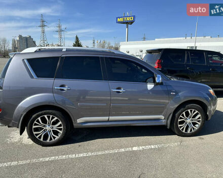 Серый Мицубиси Аутлендер, объемом двигателя 3 л и пробегом 279 тыс. км за 11300 $, фото 33 на Automoto.ua