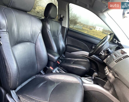 Сірий Міцубісі Аутлендер, об'ємом двигуна 3 л та пробігом 177 тис. км за 8900 $, фото 20 на Automoto.ua