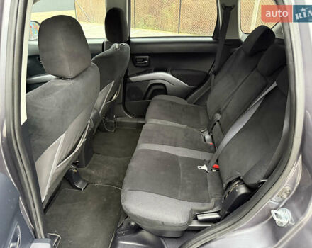 Серый Мицубиси Аутлендер, объемом двигателя 2.2 л и пробегом 162 тыс. км за 10000 $, фото 44 на Automoto.ua