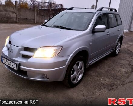 Серый Мицубиси Аутлендер, объемом двигателя 2 л и пробегом 198 тыс. км за 7700 $, фото 1 на Automoto.ua