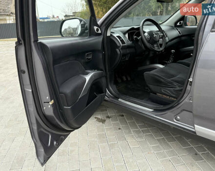 Серый Мицубиси Аутлендер, объемом двигателя 2.2 л и пробегом 162 тыс. км за 10000 $, фото 28 на Automoto.ua