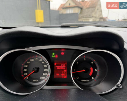 Серый Мицубиси Аутлендер, объемом двигателя 2.2 л и пробегом 162 тыс. км за 10000 $, фото 31 на Automoto.ua