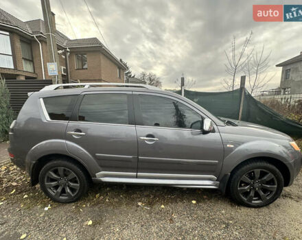 Серый Мицубиси Аутлендер, объемом двигателя 3 л и пробегом 279 тыс. км за 11300 $, фото 4 на Automoto.ua