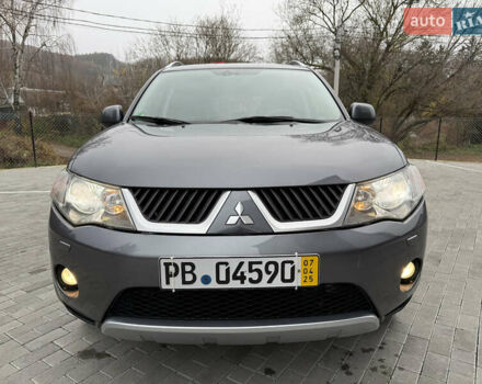 Серый Мицубиси Аутлендер, объемом двигателя 2.2 л и пробегом 162 тыс. км за 10000 $, фото 2 на Automoto.ua