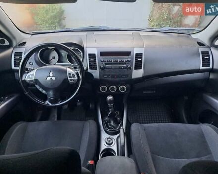 Серый Мицубиси Аутлендер, объемом двигателя 2 л и пробегом 275 тыс. км за 8000 $, фото 7 на Automoto.ua