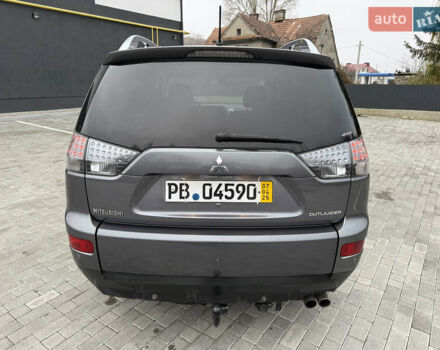 Серый Мицубиси Аутлендер, объемом двигателя 2.2 л и пробегом 162 тыс. км за 10000 $, фото 3 на Automoto.ua
