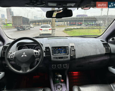 Серый Мицубиси Аутлендер, объемом двигателя 3 л и пробегом 279 тыс. км за 11300 $, фото 9 на Automoto.ua
