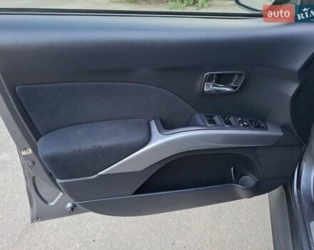 Серый Мицубиси Аутлендер, объемом двигателя 2 л и пробегом 275 тыс. км за 8000 $, фото 12 на Automoto.ua