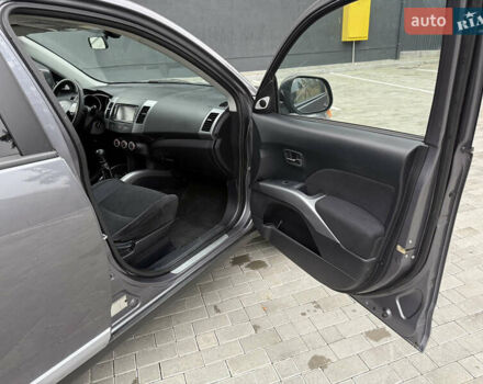 Серый Мицубиси Аутлендер, объемом двигателя 2.2 л и пробегом 162 тыс. км за 10000 $, фото 34 на Automoto.ua