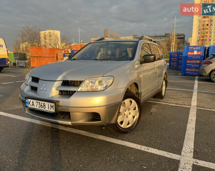 Серый Мицубиси Аутлендер, объемом двигателя 2 л и пробегом 138 тыс. км за 7000 $, фото 1 на Automoto.ua
