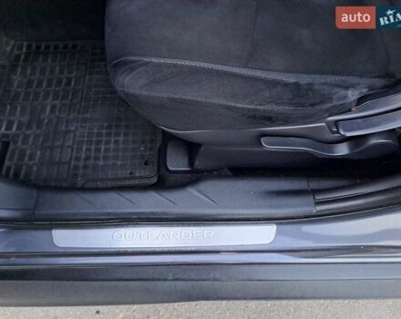 Серый Мицубиси Аутлендер, объемом двигателя 2 л и пробегом 275 тыс. км за 8000 $, фото 15 на Automoto.ua