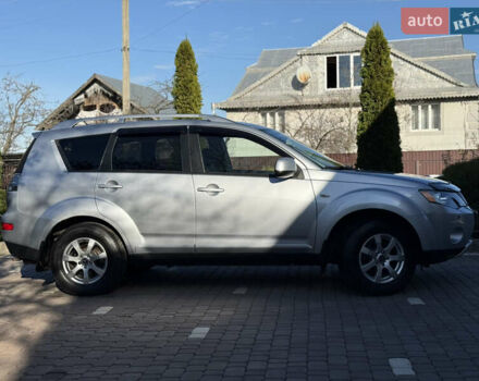 Серый Мицубиси Аутлендер, объемом двигателя 2 л и пробегом 268 тыс. км за 8950 $, фото 2 на Automoto.ua