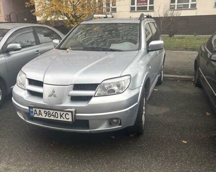Сірий Міцубісі Аутлендер, об'ємом двигуна 2 л та пробігом 199 тис. км за 7600 $, фото 4 на Automoto.ua