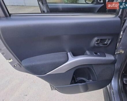 Серый Мицубиси Аутлендер, объемом двигателя 2 л и пробегом 275 тыс. км за 8000 $, фото 17 на Automoto.ua