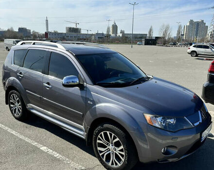 Серый Мицубиси Аутлендер, объемом двигателя 3 л и пробегом 279 тыс. км за 11300 $, фото 32 на Automoto.ua