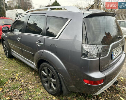 Серый Мицубиси Аутлендер, объемом двигателя 3 л и пробегом 279 тыс. км за 11300 $, фото 2 на Automoto.ua