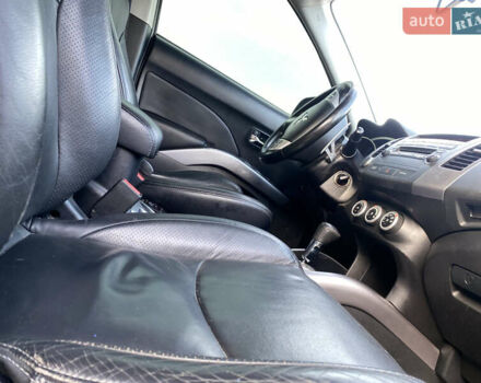 Сірий Міцубісі Аутлендер, об'ємом двигуна 3 л та пробігом 177 тис. км за 8900 $, фото 18 на Automoto.ua