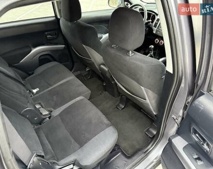 Серый Мицубиси Аутлендер, объемом двигателя 2.2 л и пробегом 162 тыс. км за 10000 $, фото 41 на Automoto.ua