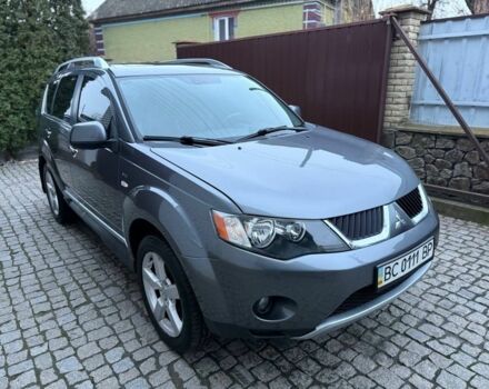 Серый Мицубиси Аутлендер, объемом двигателя 3 л и пробегом 132 тыс. км за 9600 $, фото 1 на Automoto.ua