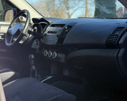 Серый Мицубиси Аутлендер, объемом двигателя 2 л и пробегом 268 тыс. км за 8950 $, фото 37 на Automoto.ua