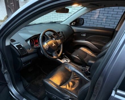 Серый Мицубиси Аутлендер, объемом двигателя 3 л и пробегом 132 тыс. км за 9600 $, фото 4 на Automoto.ua