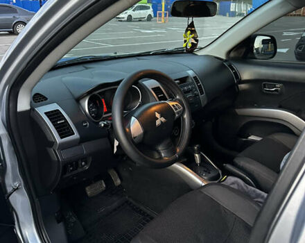 Мицубиси Аутлендер 2010 в Белой Церкве на Automoto.ua Серый Мицубиси Аутлендер, объемом двигателя 2.36 л и пробегом 220 тыс. км за 9000 $, фото 13 на Automoto.ua