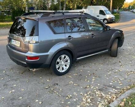 Серый Мицубиси Аутлендер, объемом двигателя 2.4 л и пробегом 321 тыс. км за 9000 $, фото 2 на Automoto.ua