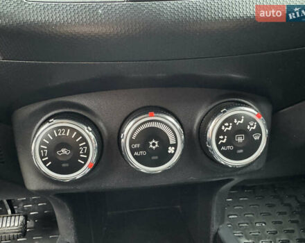 Серый Мицубиси Аутлендер, объемом двигателя 2.2 л и пробегом 230 тыс. км за 11000 $, фото 23 на Automoto.ua