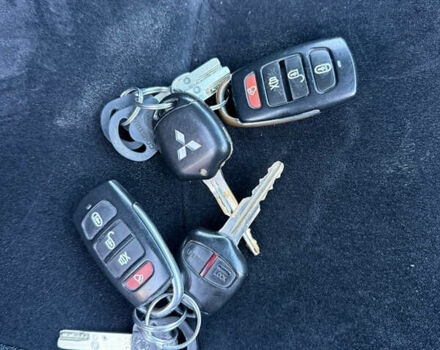 Серый Мицубиси Аутлендер, объемом двигателя 2.4 л и пробегом 218 тыс. км за 9950 $, фото 4 на Automoto.ua