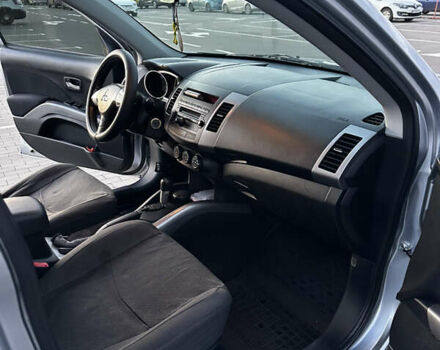 Мицубиси Аутлендер 2010 в Белой Церкве на Automoto.ua Серый Мицубиси Аутлендер, объемом двигателя 2.36 л и пробегом 220 тыс. км за 9000 $, фото 19 на Automoto.ua