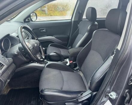 Серый Мицубиси Аутлендер, объемом двигателя 0 л и пробегом 260 тыс. км за 6000 $, фото 4 на Automoto.ua