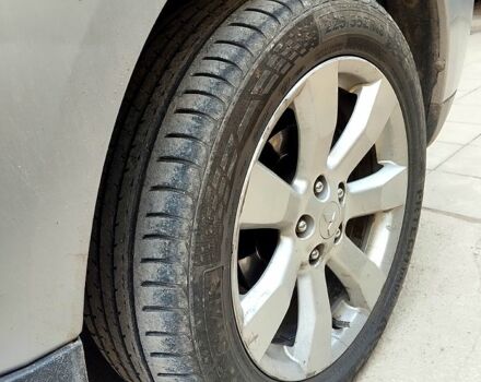 Мицубиси Аутлендер 2010 в Великой Александровке на Automoto.ua Серый Мицубиси Аутлендер, объемом двигателя 2.2 л и пробегом 300 тыс. км за 12000 $, фото 4 на Automoto.ua